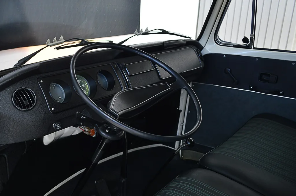 VW Kombi Luxo