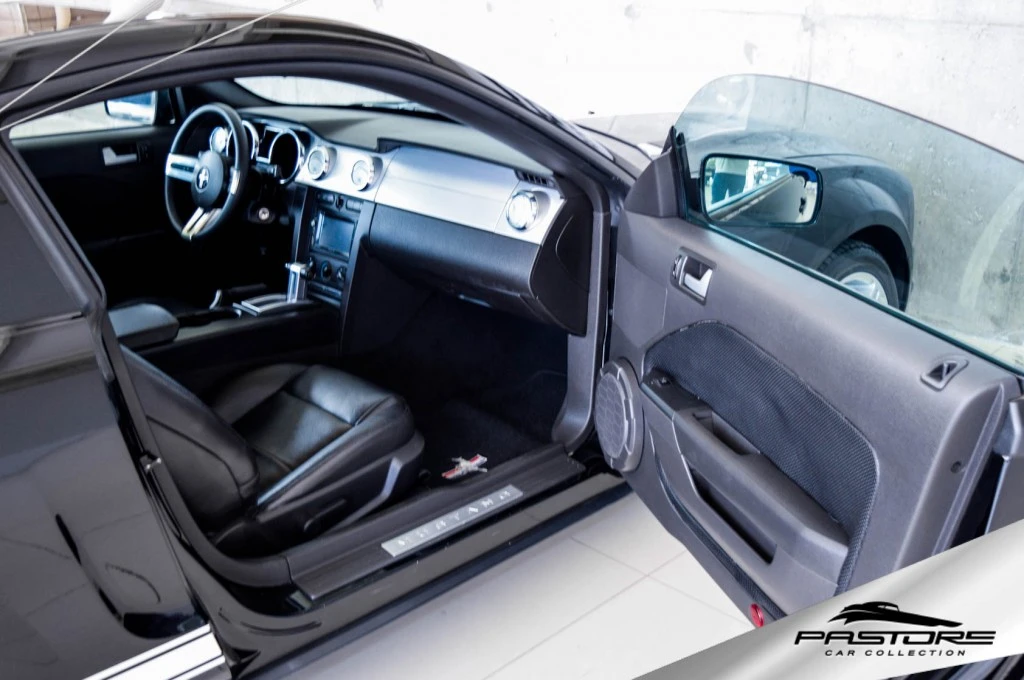 Ford Mustang Coupe V6