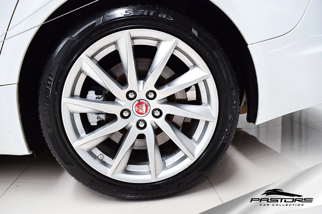 Jaguar XF 2.0 Luxury