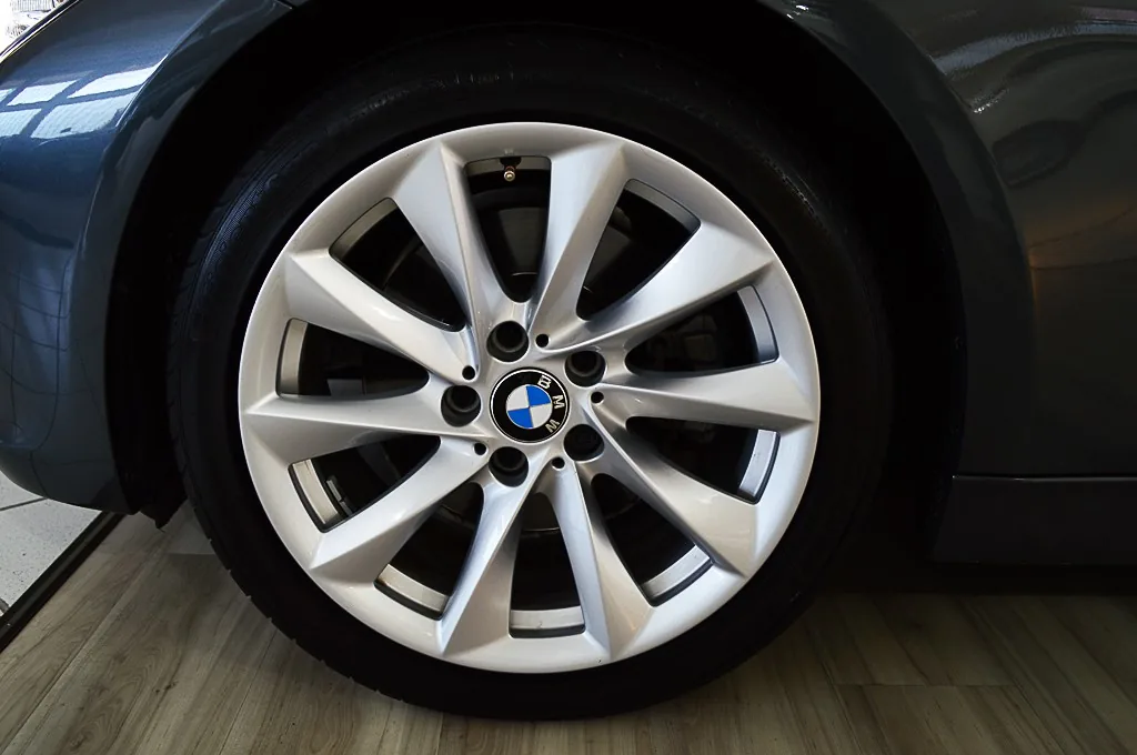 BMW 328i Modern