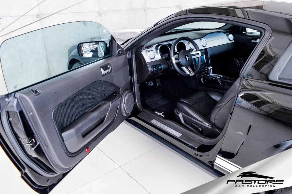 Ford Mustang Coupe V6