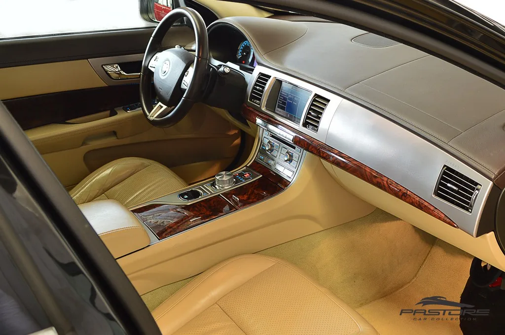 Jaguar XF Premium Luxury