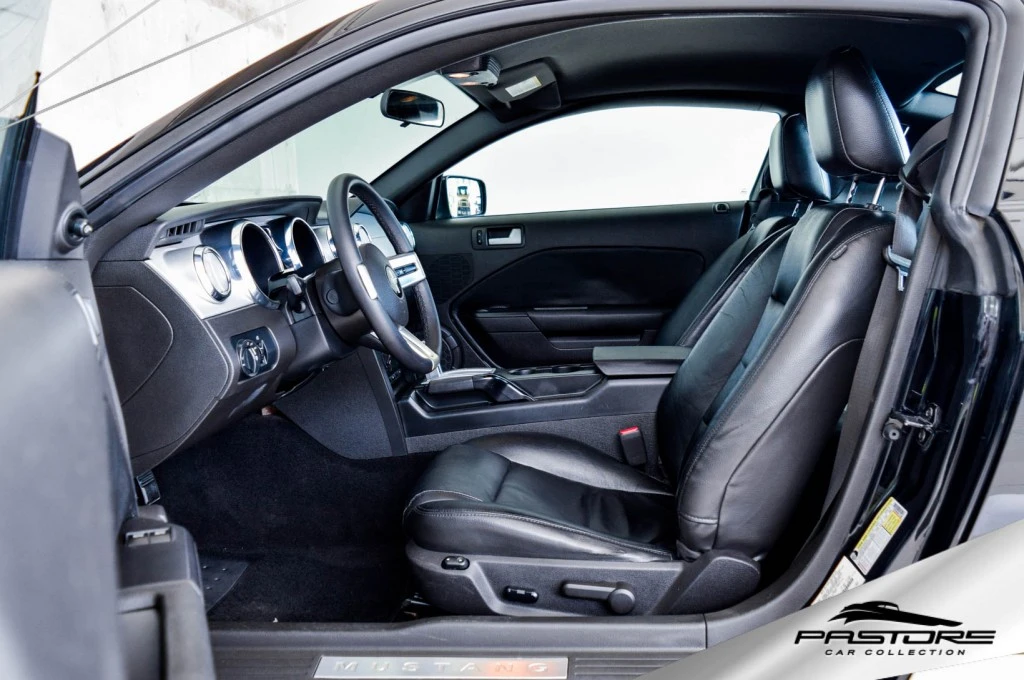 Ford Mustang Coupe V6