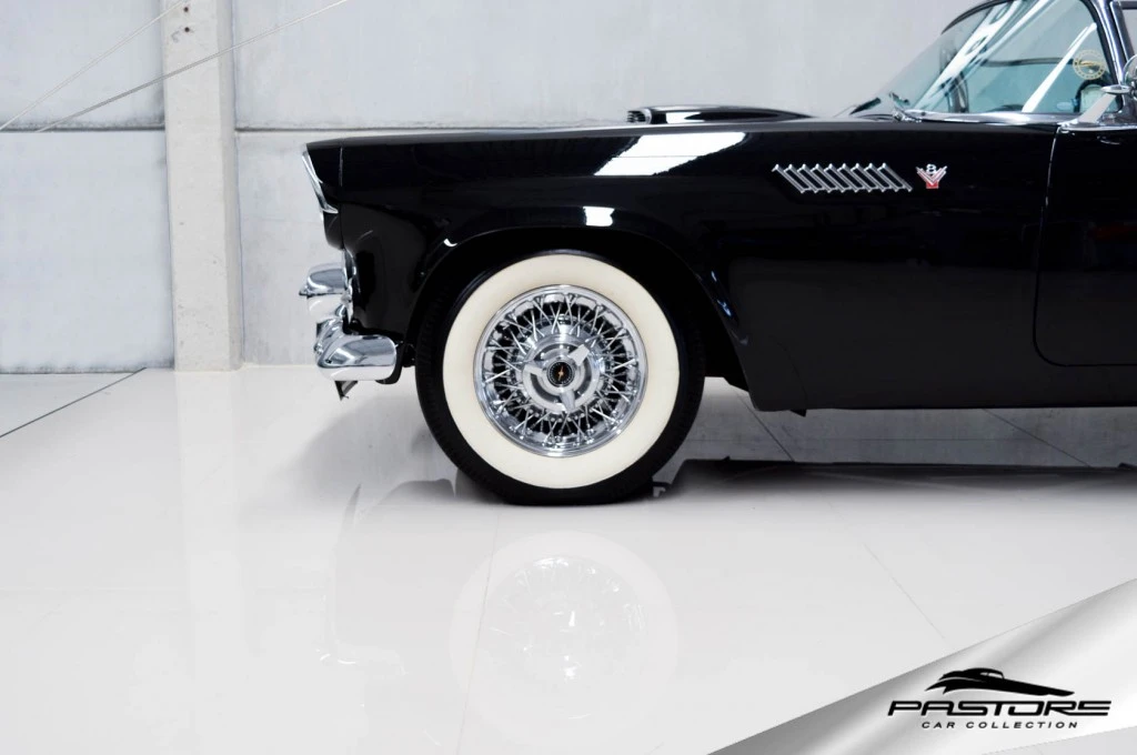 Ford Thunderbird V8