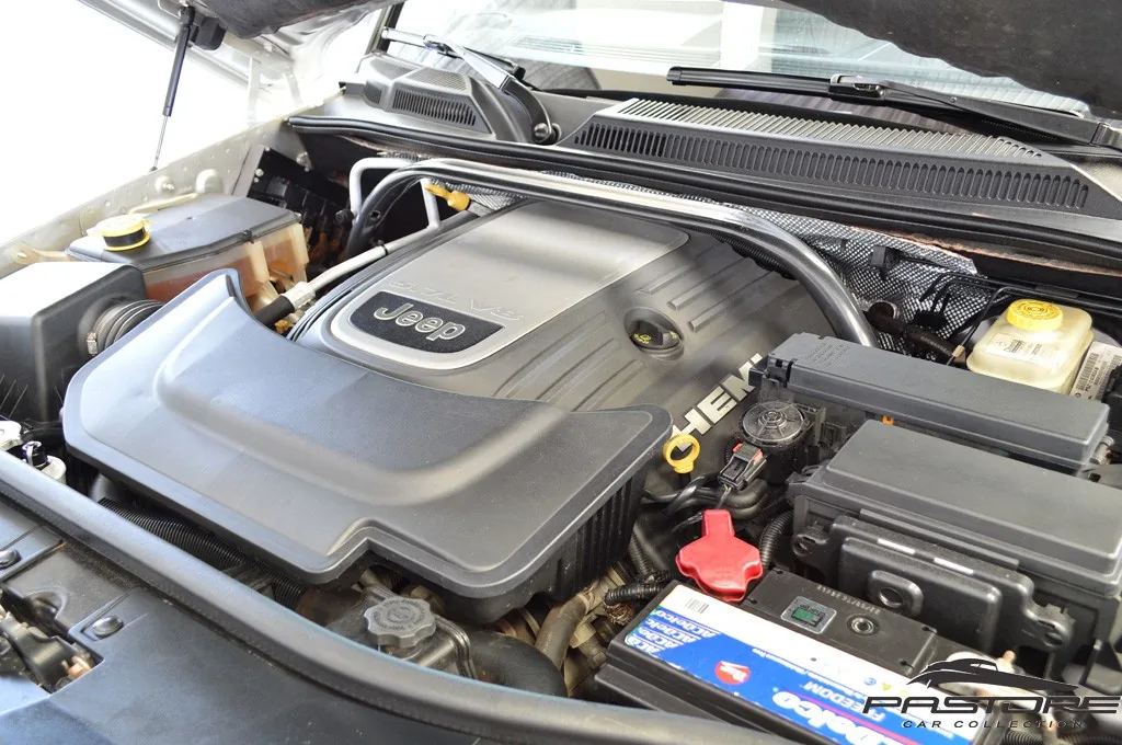 Jeep Commander Limited 5.7 V8