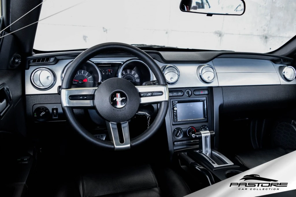 Ford Mustang Coupe V6