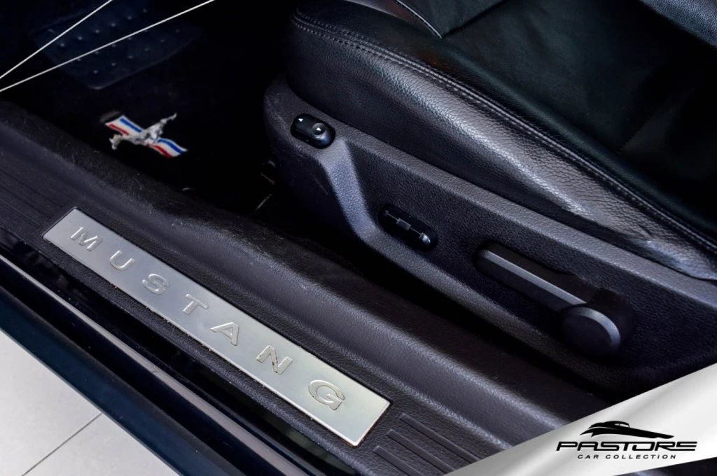 Ford Mustang Coupe V6