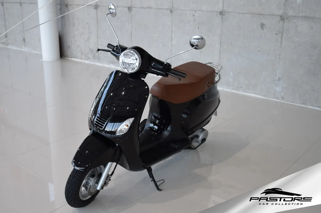 Benzhou Scooter Collection YY150 T