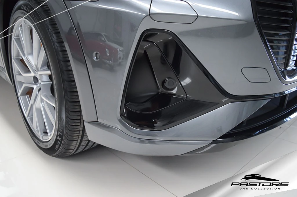 Audi E-tron Performance Black