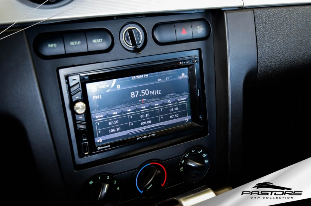 Ford Mustang Coupe V6