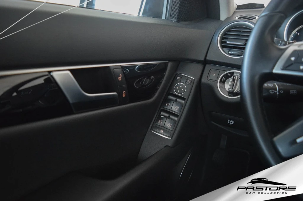 Mercedes-Benz C180 CGI Classic