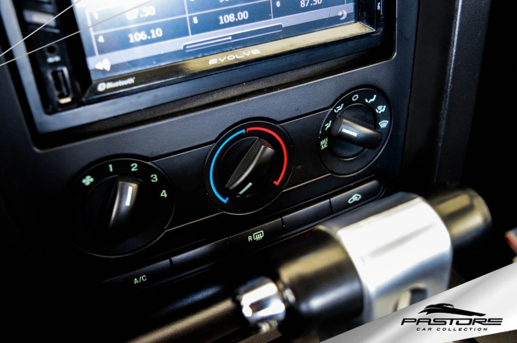 Ford Mustang Coupe V6