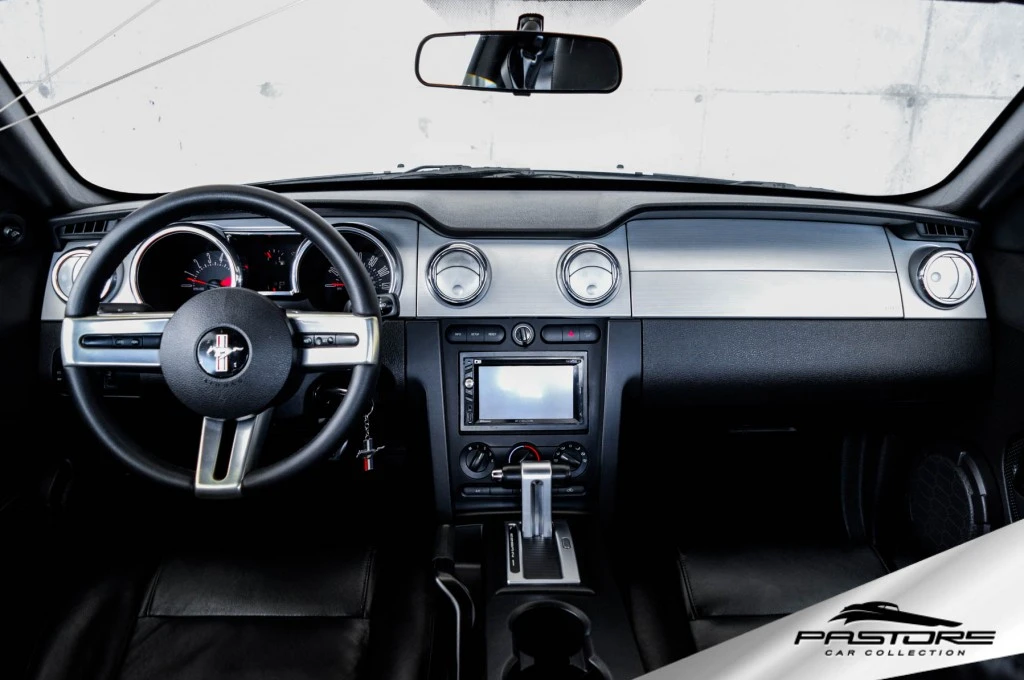 Ford Mustang Coupe V6