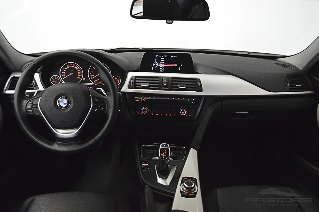 BMW 320i Active Flex