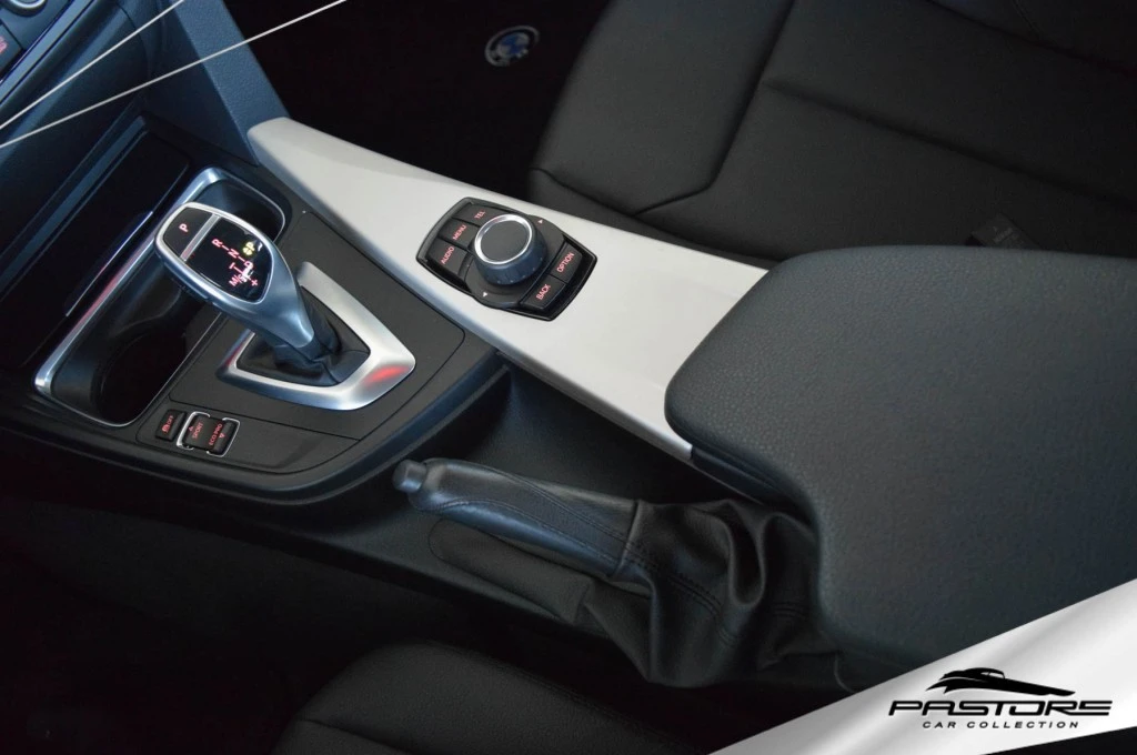 BMW 320i Active Flex