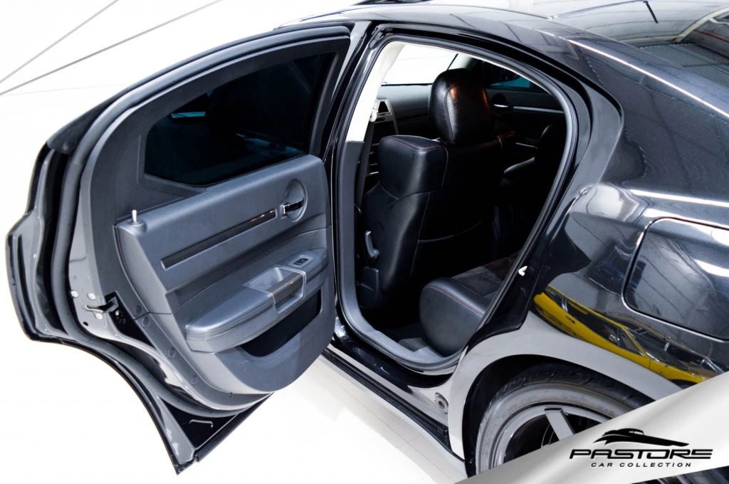 Dodge Charger SRT8 Hemi