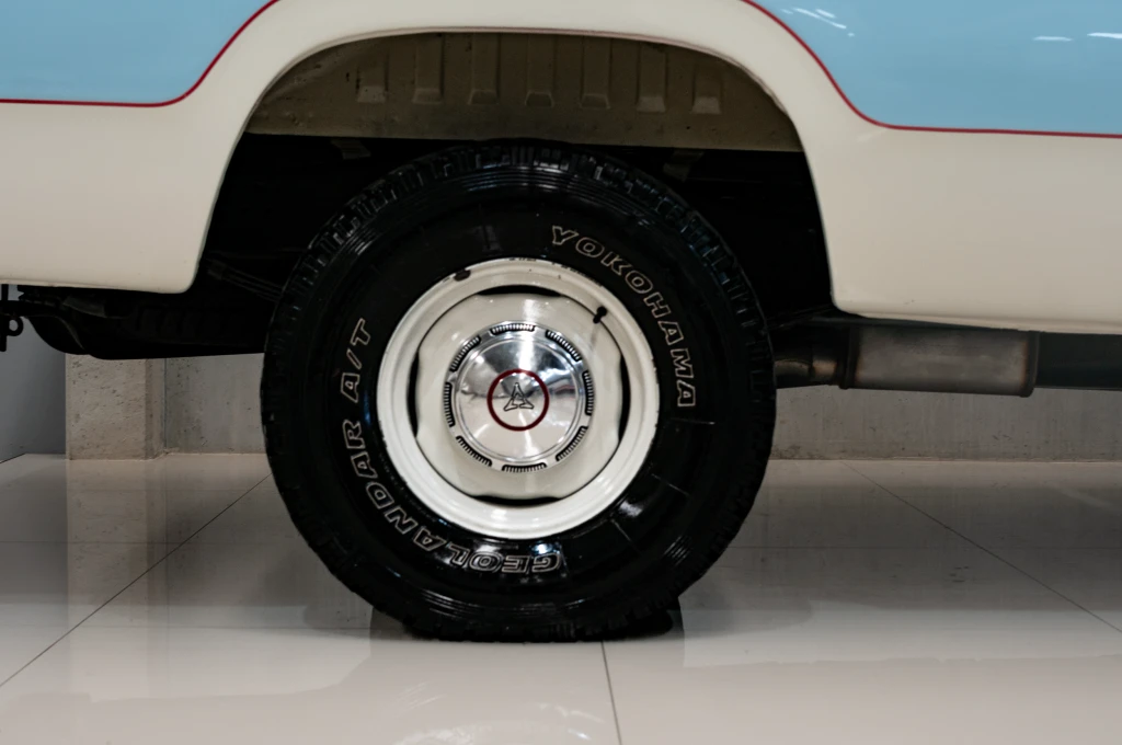 Dodge Dodge D100 Club Cab