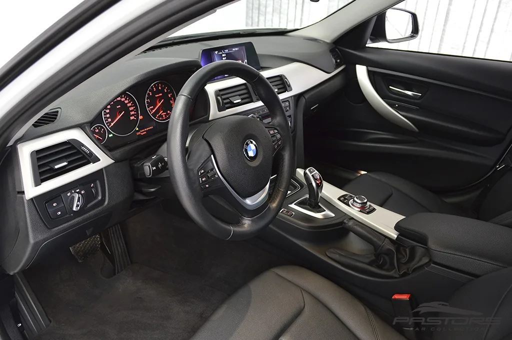 BMW 320i Active Flex