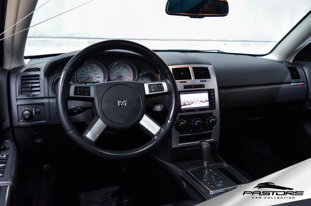 Dodge Charger SRT8 Hemi