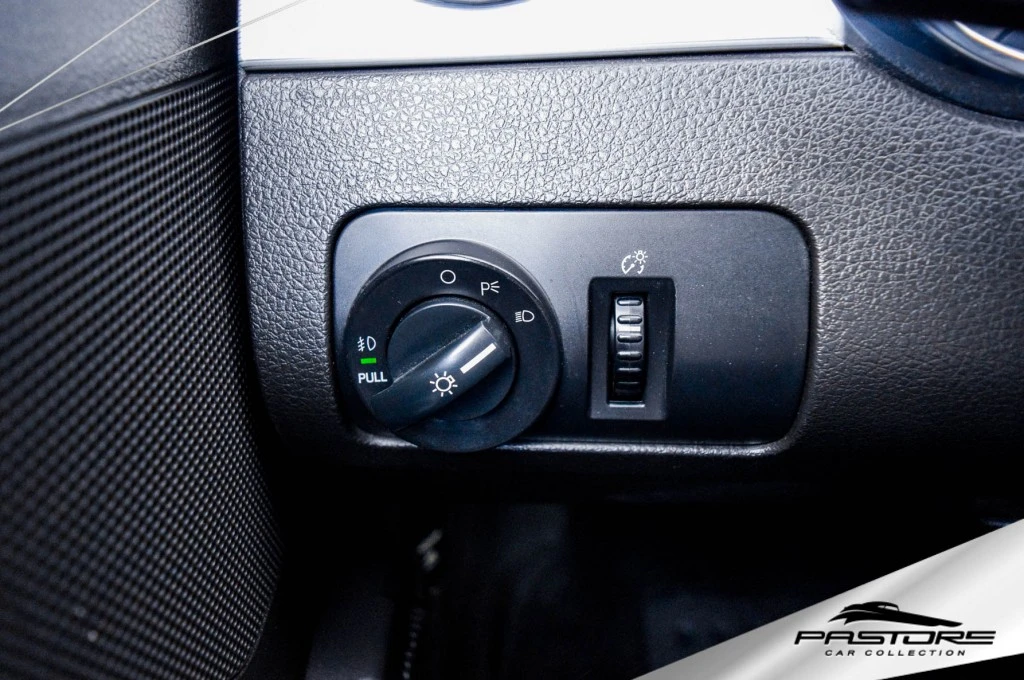 Ford Mustang Coupe V6