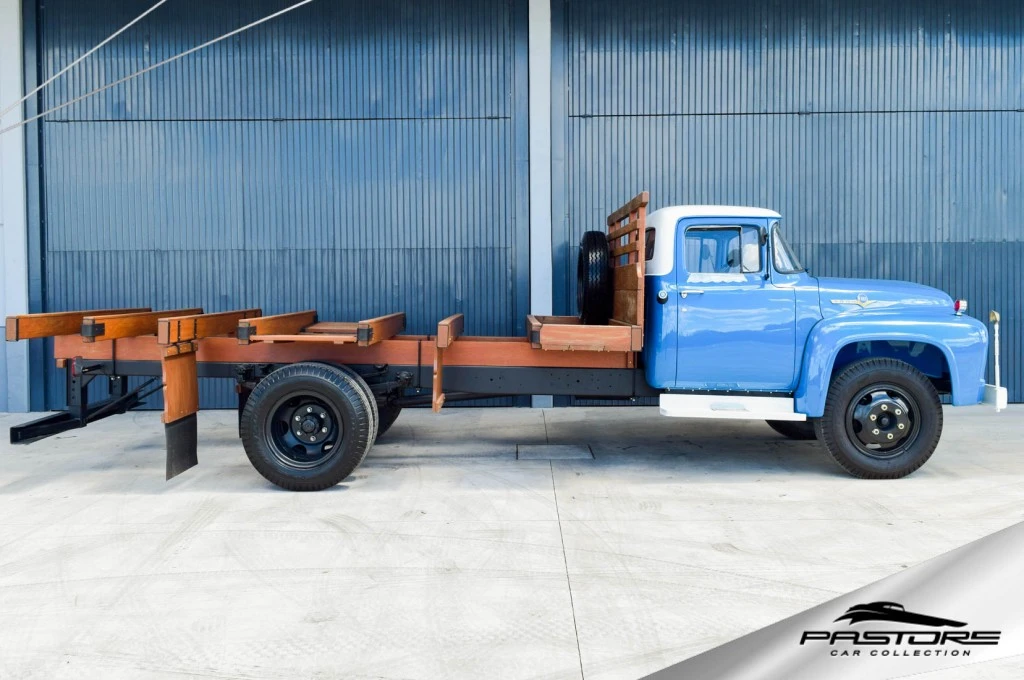 Ford F-600 V8