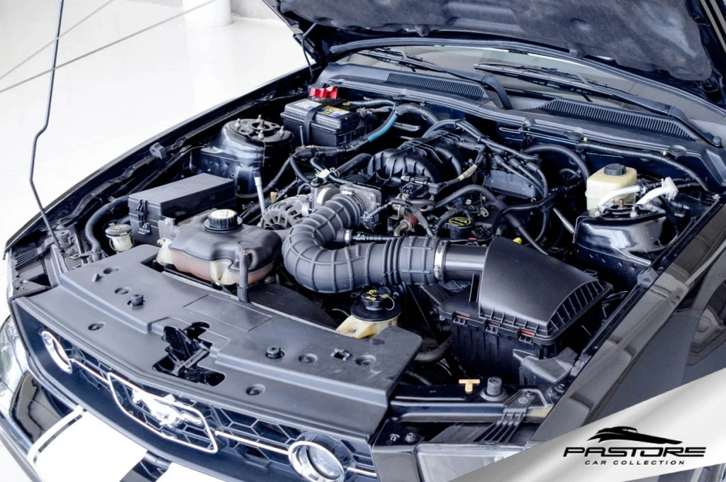 Ford Mustang Coupe V6