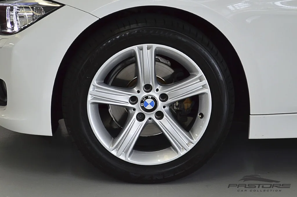 BMW 320i Active Flex