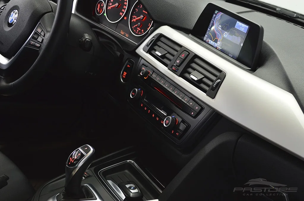 BMW 320i Active Flex