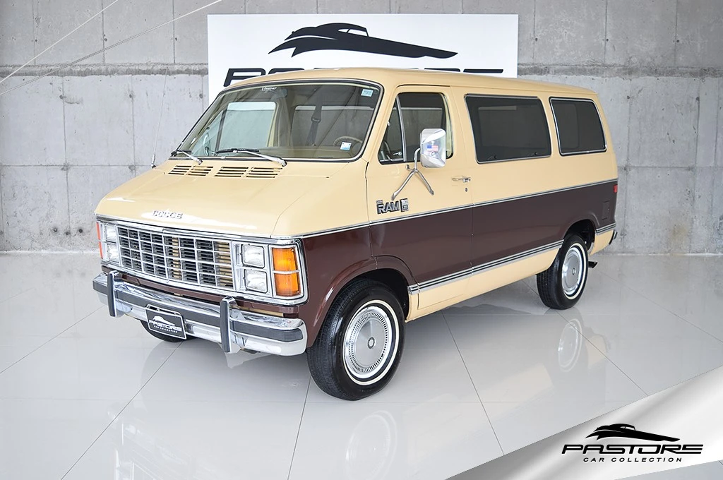 Dodge B150 Mini Van