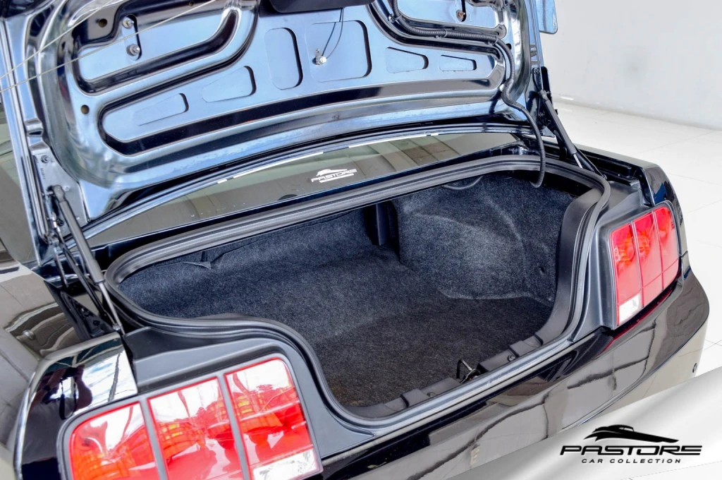 Ford Mustang Coupe V6