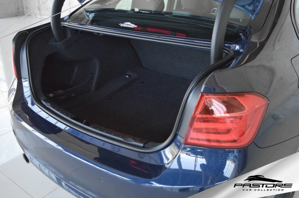 BMW 320i Active Flex