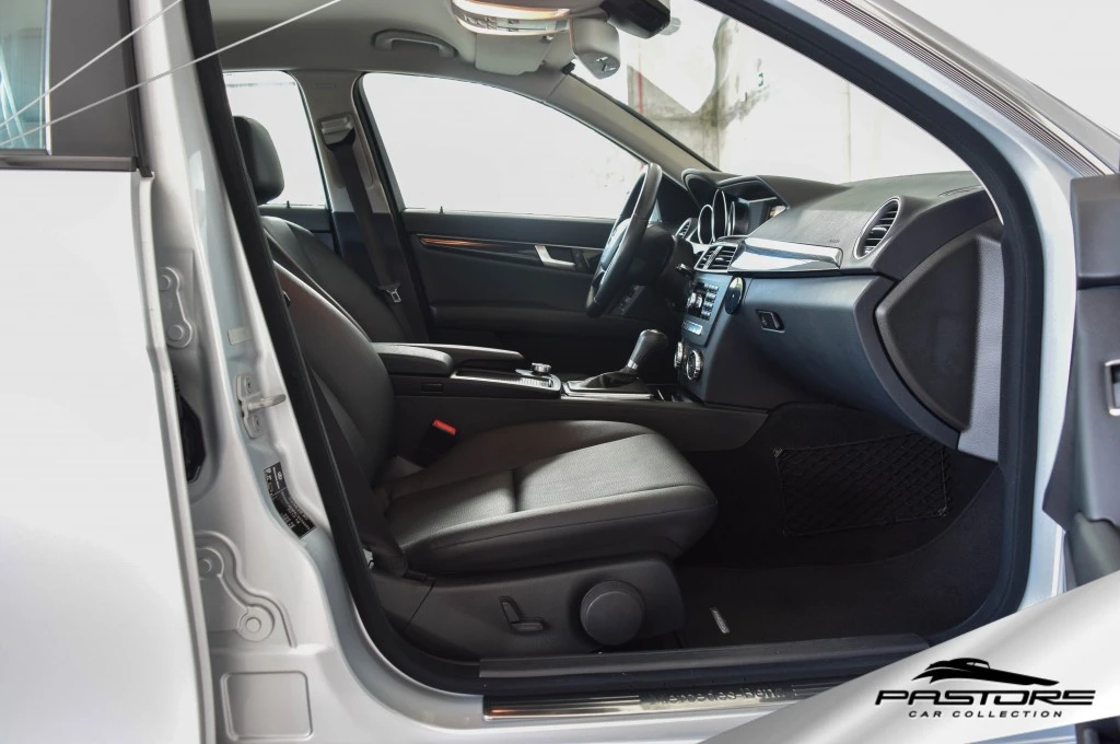 Mercedes-Benz C180 CGI Classic