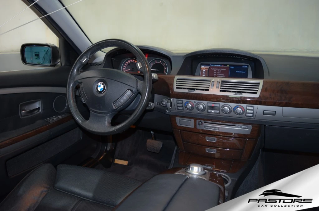 BMW 750i 4.8 V8
