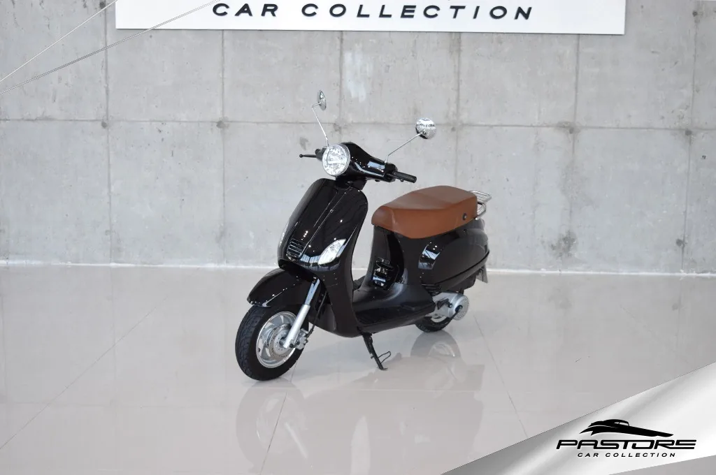 Benzhou Scooter Collection YY150 T