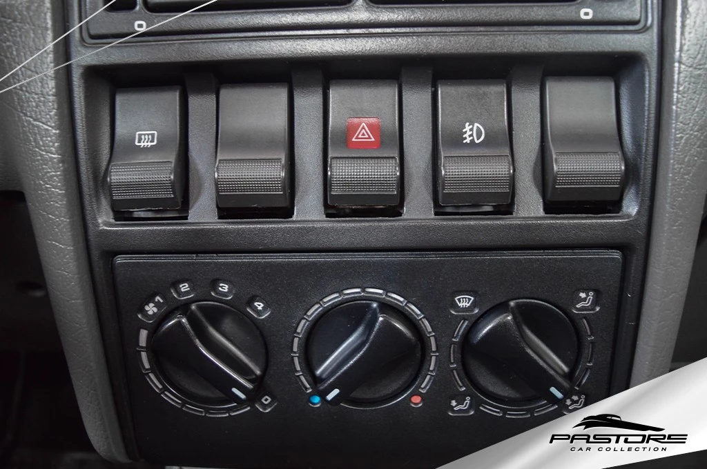 VW Santana 2000 Evidence