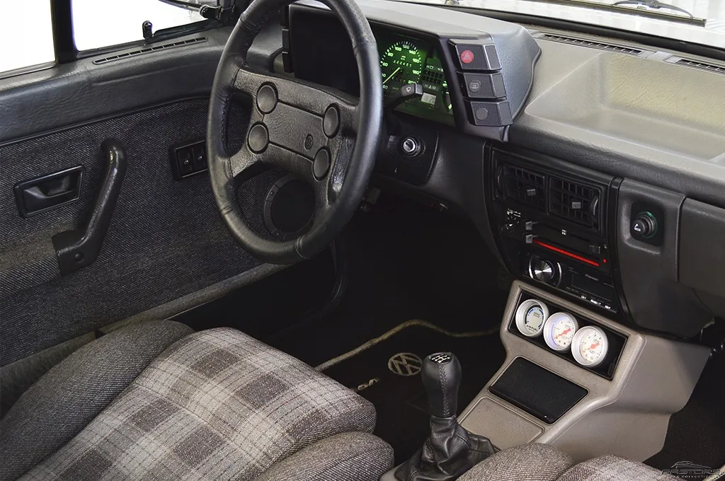 VW Voyage Sport