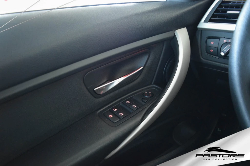 BMW 320i Active Flex