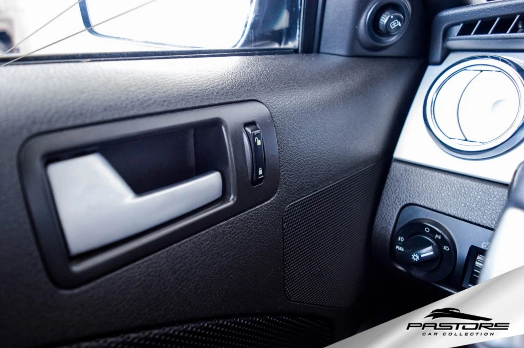 Ford Mustang Coupe V6