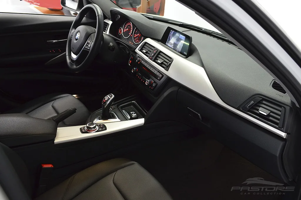 BMW 320i Active Flex
