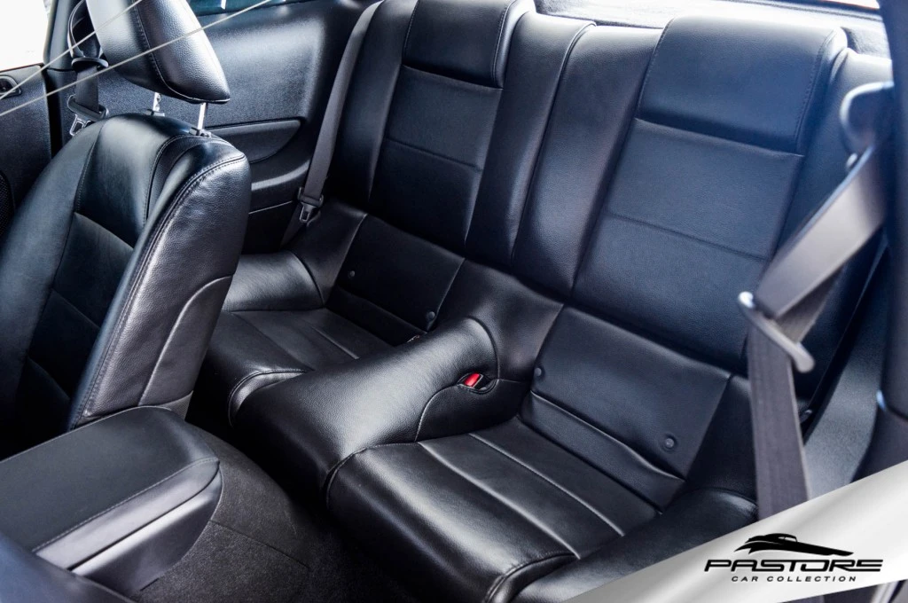 Ford Mustang Coupe V6