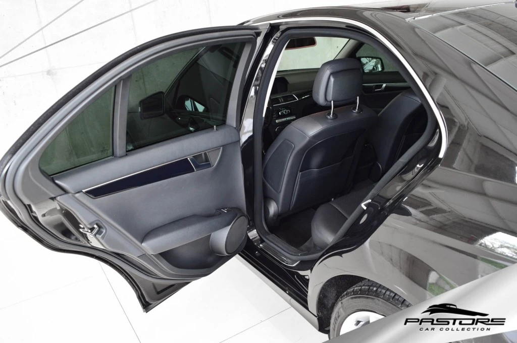 Mercedes-Benz C180 CGI Classic