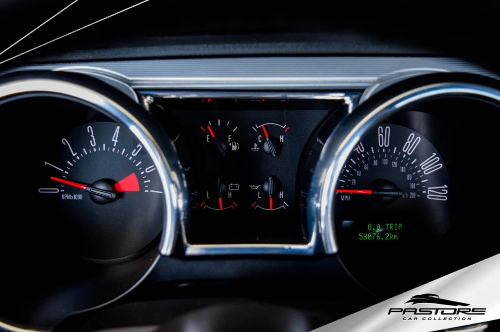 Ford Mustang Coupe V6