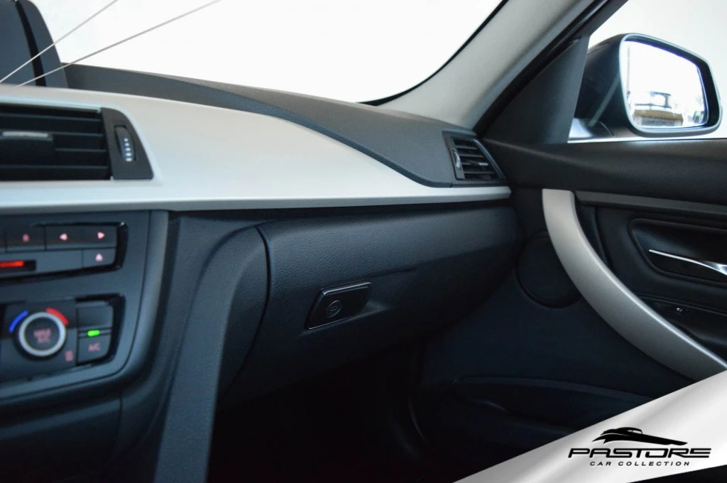 BMW 320i Active Flex