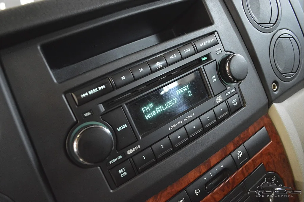 Jeep Commander Limited 5.7 V8
