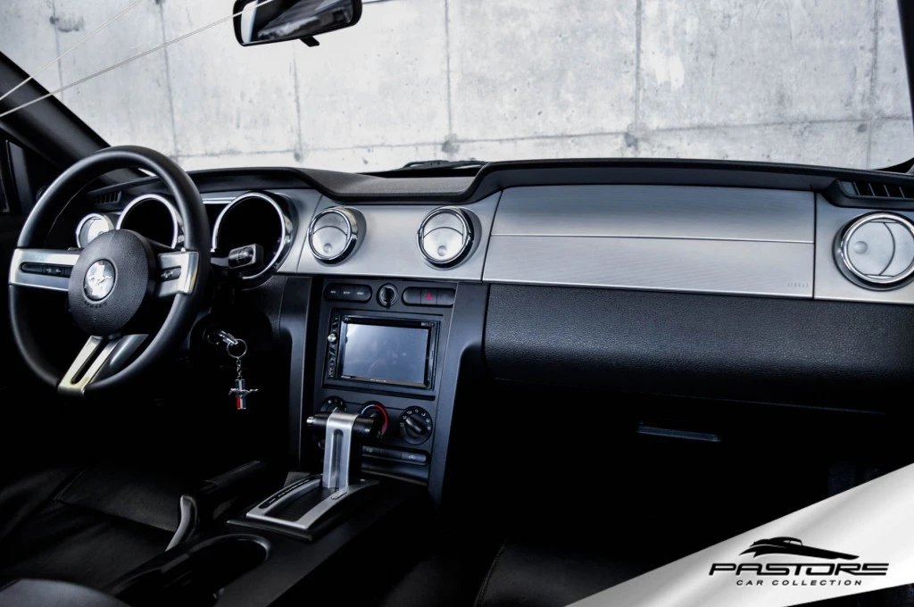 Ford Mustang Coupe V6