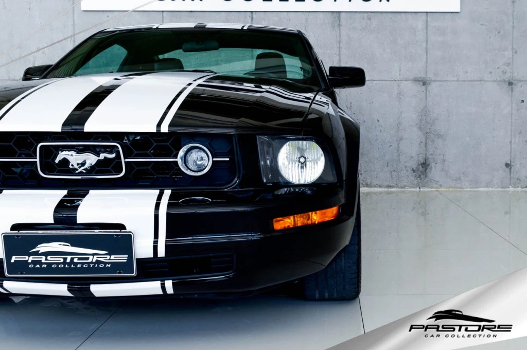 Ford Mustang Coupe V6