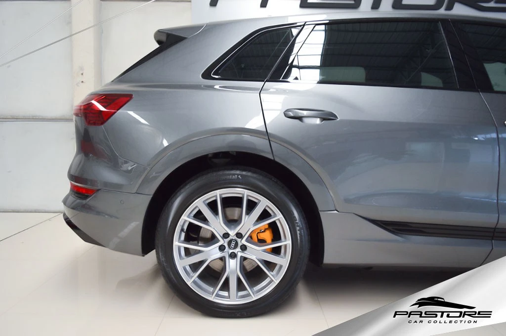 Audi E-tron Performance Black