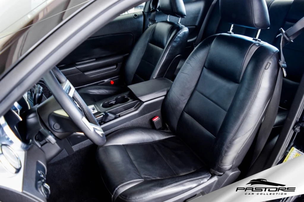 Ford Mustang Coupe V6