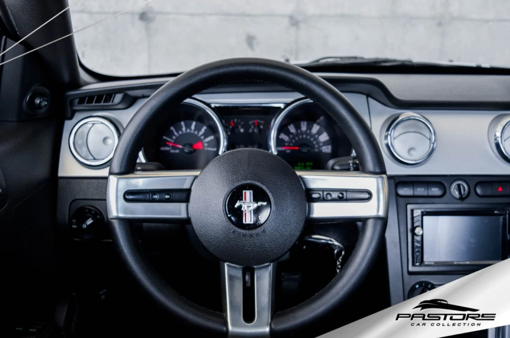 Ford Mustang Coupe V6