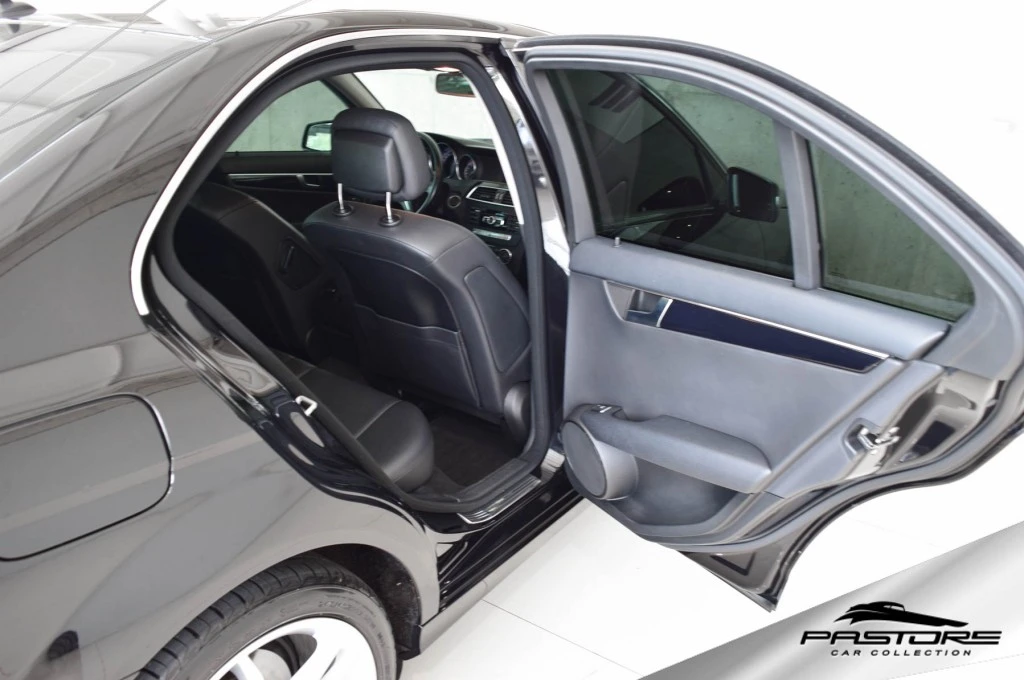 Mercedes-Benz C180 CGI Classic